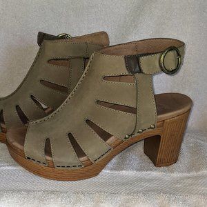 Dansko Demetra Tan Milled Nubuck Sandals, 37